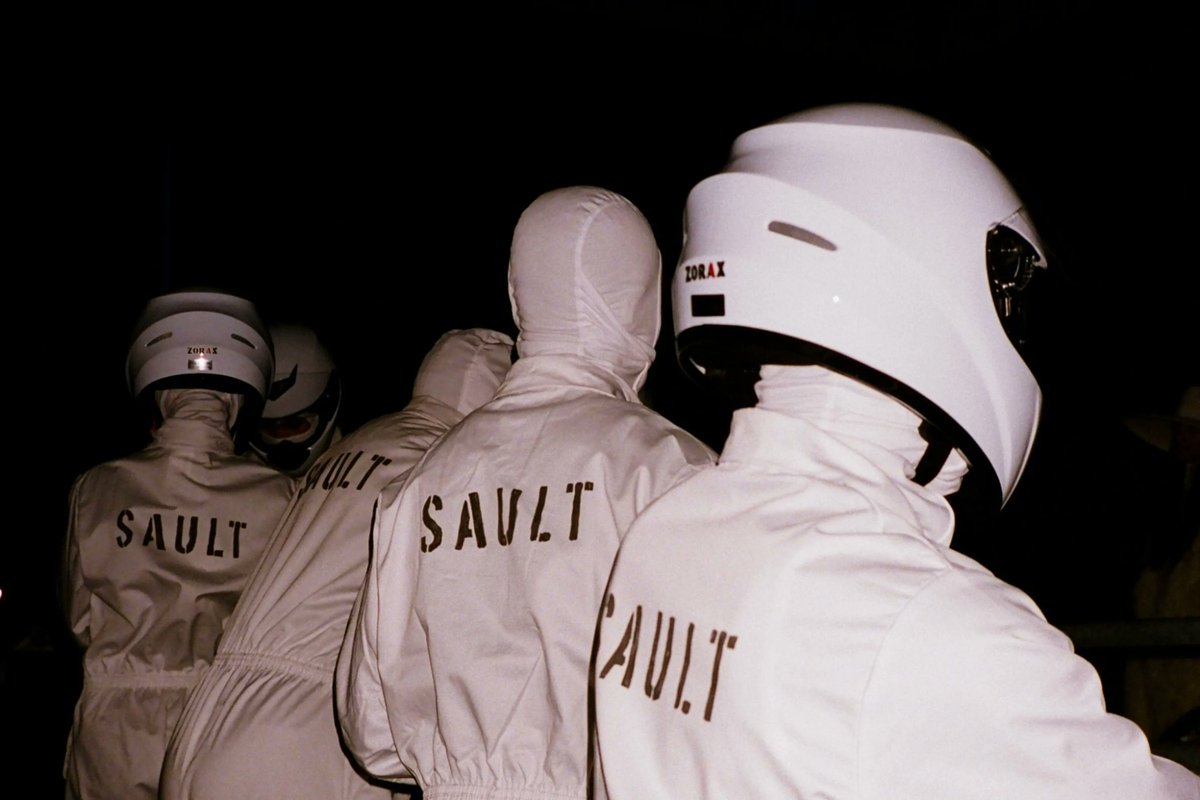 ibfs_mag's tweet image. [Music]
SAULT(ソー)は本来、正体不明の音楽ユニットとデビューしたが、現在はシンガーCleo Sol(クレオ・ソル)とプロデューサーInflo(インフロ)の夫婦、そしてレゲエアーティストChronixx(クロニクス)がメンバーであることを公表。なお、ライブはこれまでに23年12月と25年8月の2度しか行っていない。