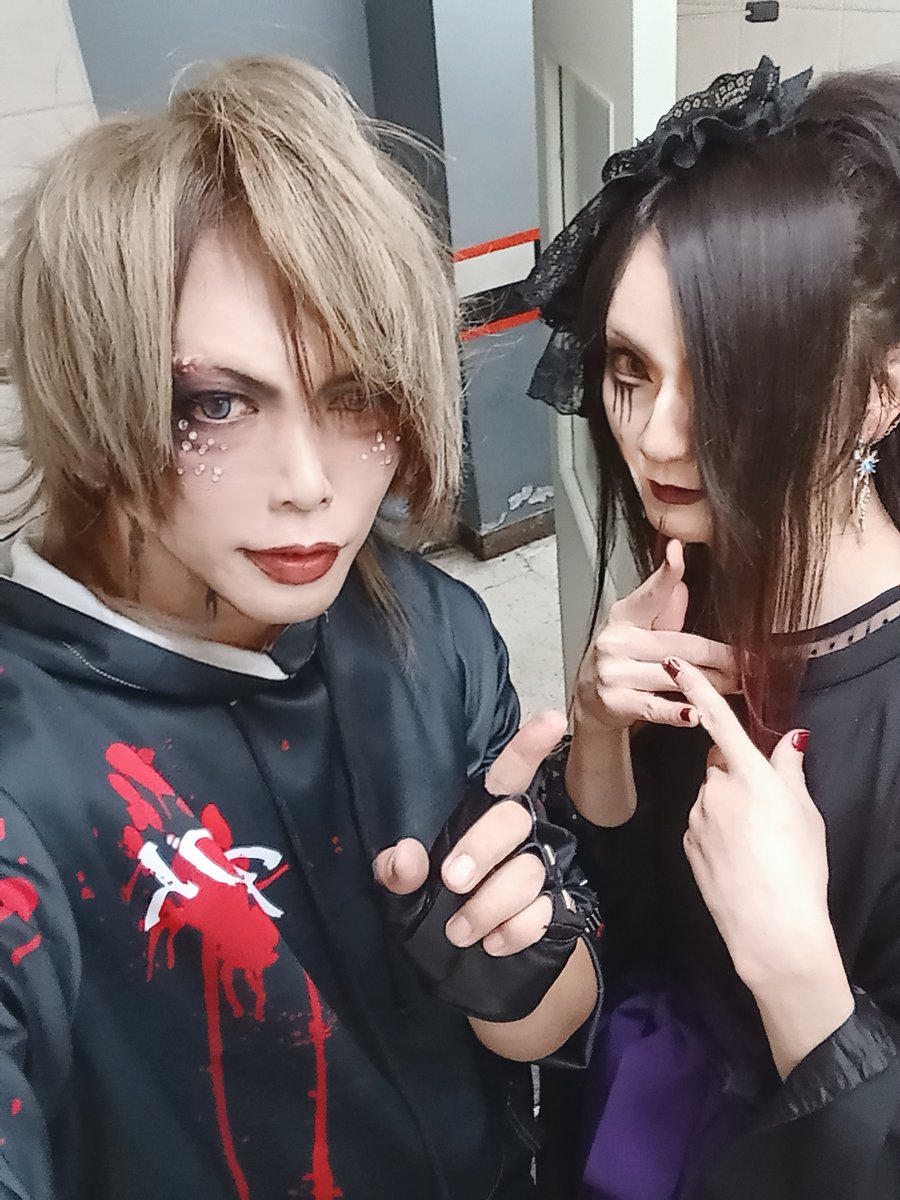 タマモノマエ主催、東京サンキューでした
毎回アニブイのお客さん東西南北集まってくれる
本当にありがとう、感謝です
気管支炎でも頑張った
龍角散を持ち込み頑張った
楽屋で粉を煙の様に吹きながら頑張った
でもお客さんたちの熱に救われた
ありがとう

Vice gloria（ヴァイスグロリア）カッコ良き！