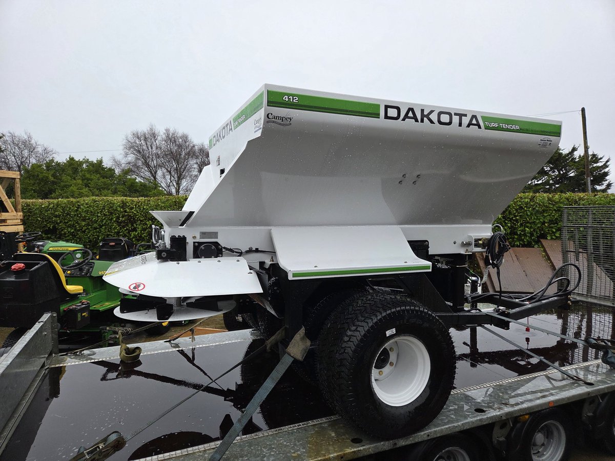 weldon_08's tweet image. Delivered and installed this new Dakota 412 trailed electric over hydraulic top dresser today . Tried, Tested and Trusted by the Best playing surfaces Worldwide.  @boshaughnessy2 @richardcampey @DakotaPeat