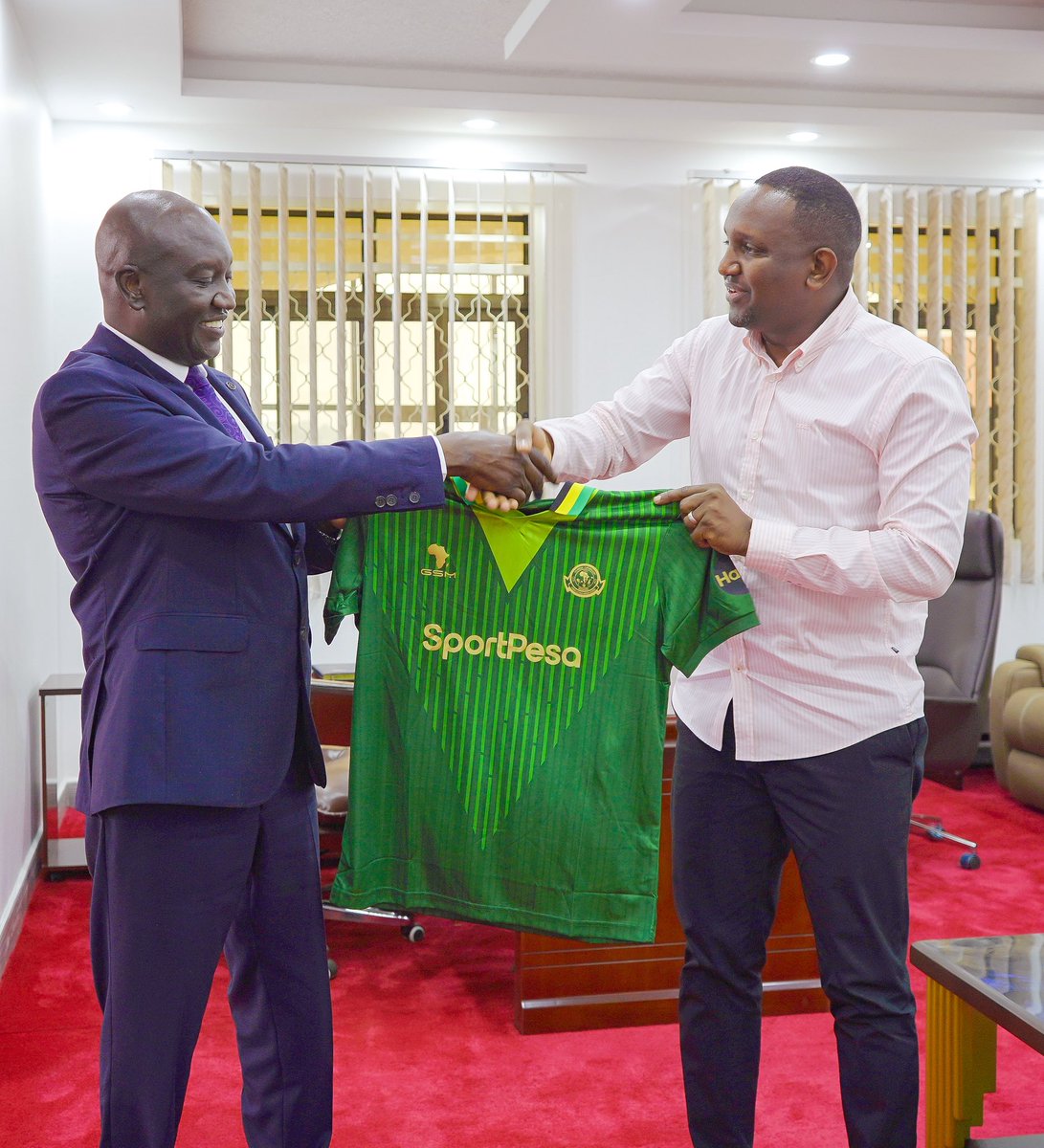 YoungAfricansSC's tweet image. KAMPALA, UGANDA

Rais wa Klabu yetu, ambaye pia ni Mwenyekiti wa Shirikisho la Vilabu Afrika (ACA) na Mjumbe wa Kamati ya Mashindano ya Vilabu ya FIFA, Mhandisi Hersi Said, leo amekutana na Rais wa Klabu ya Vipers Sports Club, Mheshimiwa Dkt. Lawrence Mulindwa. Katika kikao…