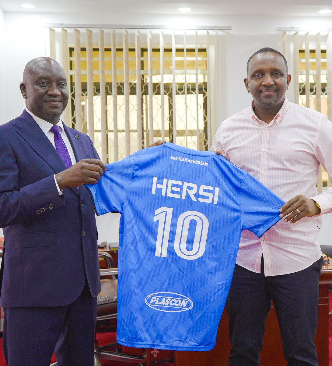 YoungAfricansSC's tweet image. KAMPALA, UGANDA

Rais wa Klabu yetu, ambaye pia ni Mwenyekiti wa Shirikisho la Vilabu Afrika (ACA) na Mjumbe wa Kamati ya Mashindano ya Vilabu ya FIFA, Mhandisi Hersi Said, leo amekutana na Rais wa Klabu ya Vipers Sports Club, Mheshimiwa Dkt. Lawrence Mulindwa. Katika kikao…