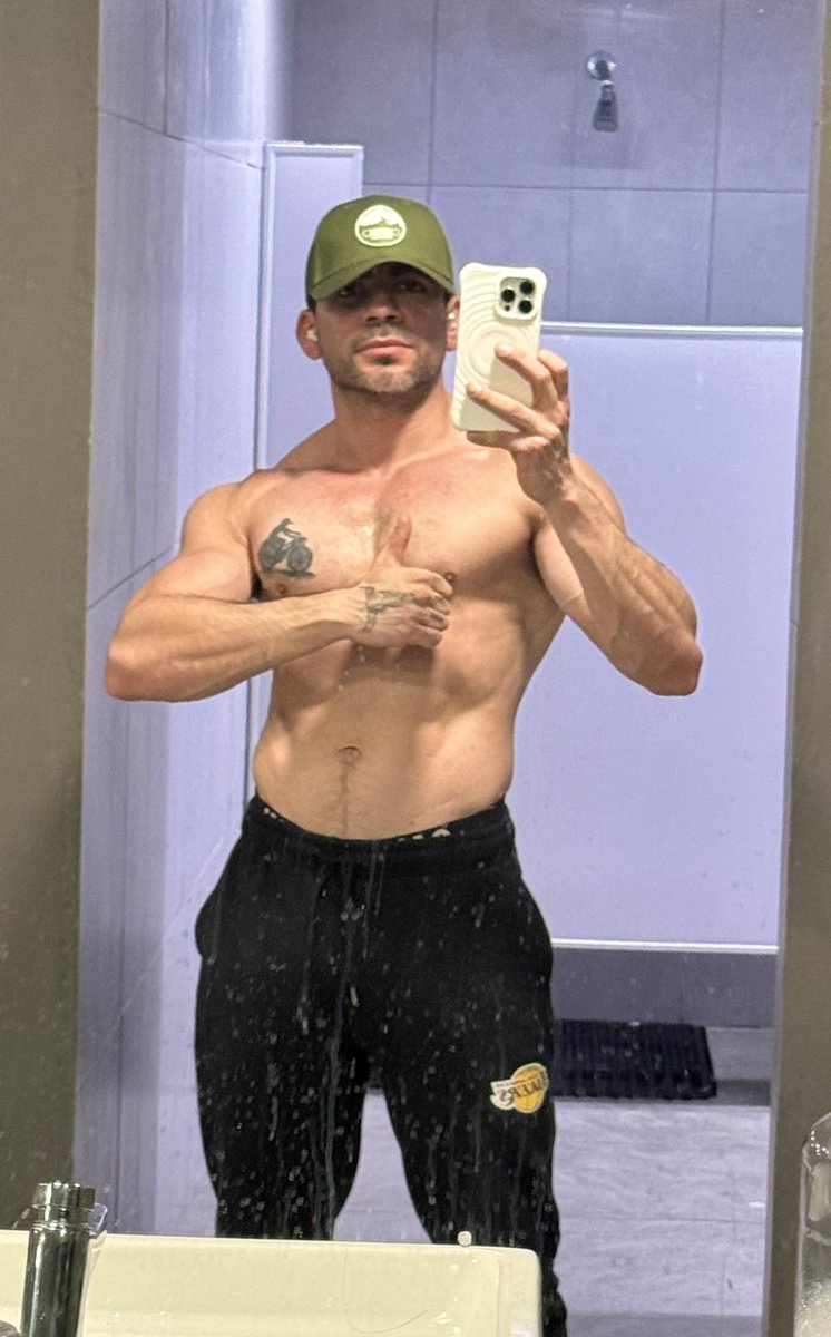 alainkRRR's tweet photo. Buenos días a todos. 
Hoy madrugamos a entrenar 🏋🏻 …..

El día libre ya 😈😈 https://t.co/9AKRzlnEMV