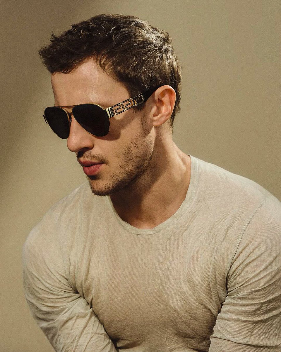 _filmcrave's tweet image. Joseph Quinn photographed for Versace. 📷