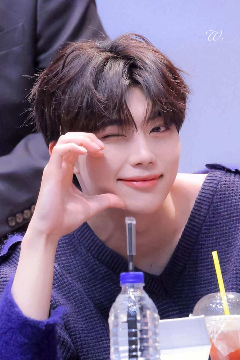 사랑하는 꼬물이👾 생일 축하해 💙

#22ndChapterOfGunwook
#꼬버구대장_박건욱_탄생일
#HAPPYGUNWOOKDAY