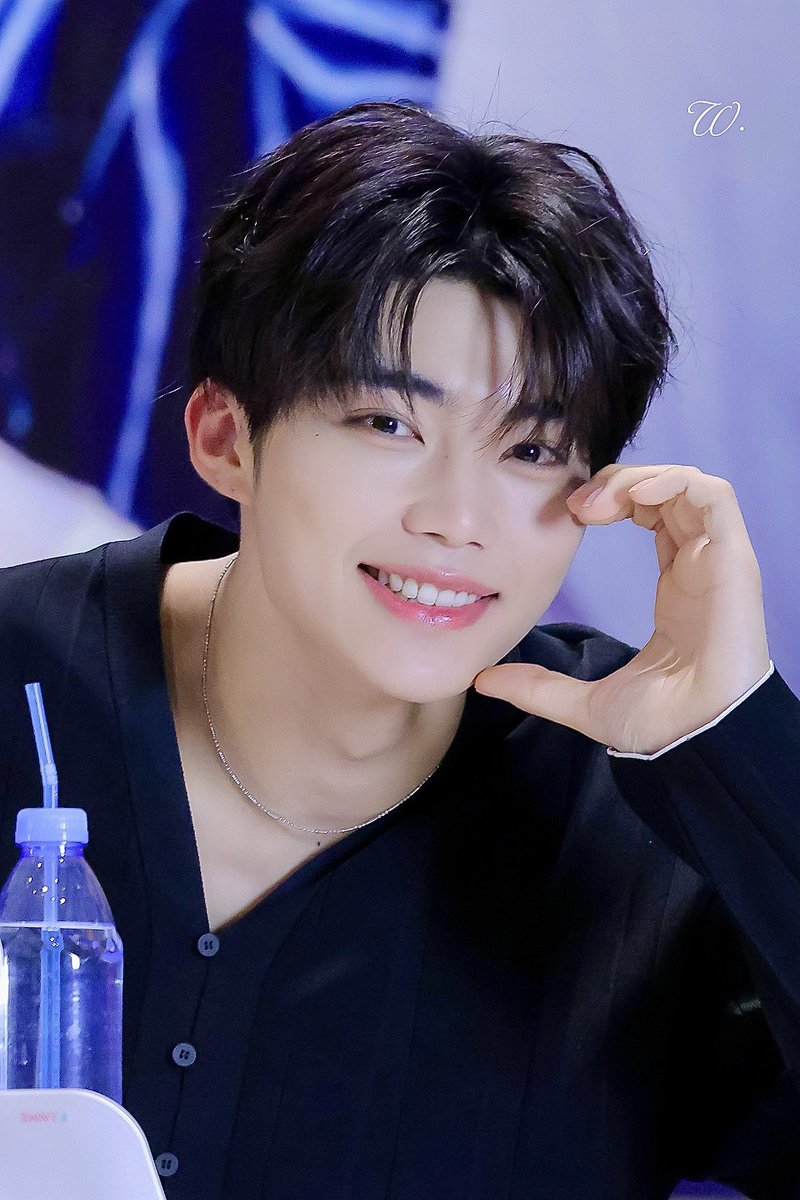 사랑하는 꼬물이👾 생일 축하해 💙

#22ndChapterOfGunwook
#꼬버구대장_박건욱_탄생일
#HAPPYGUNWOOKDAY