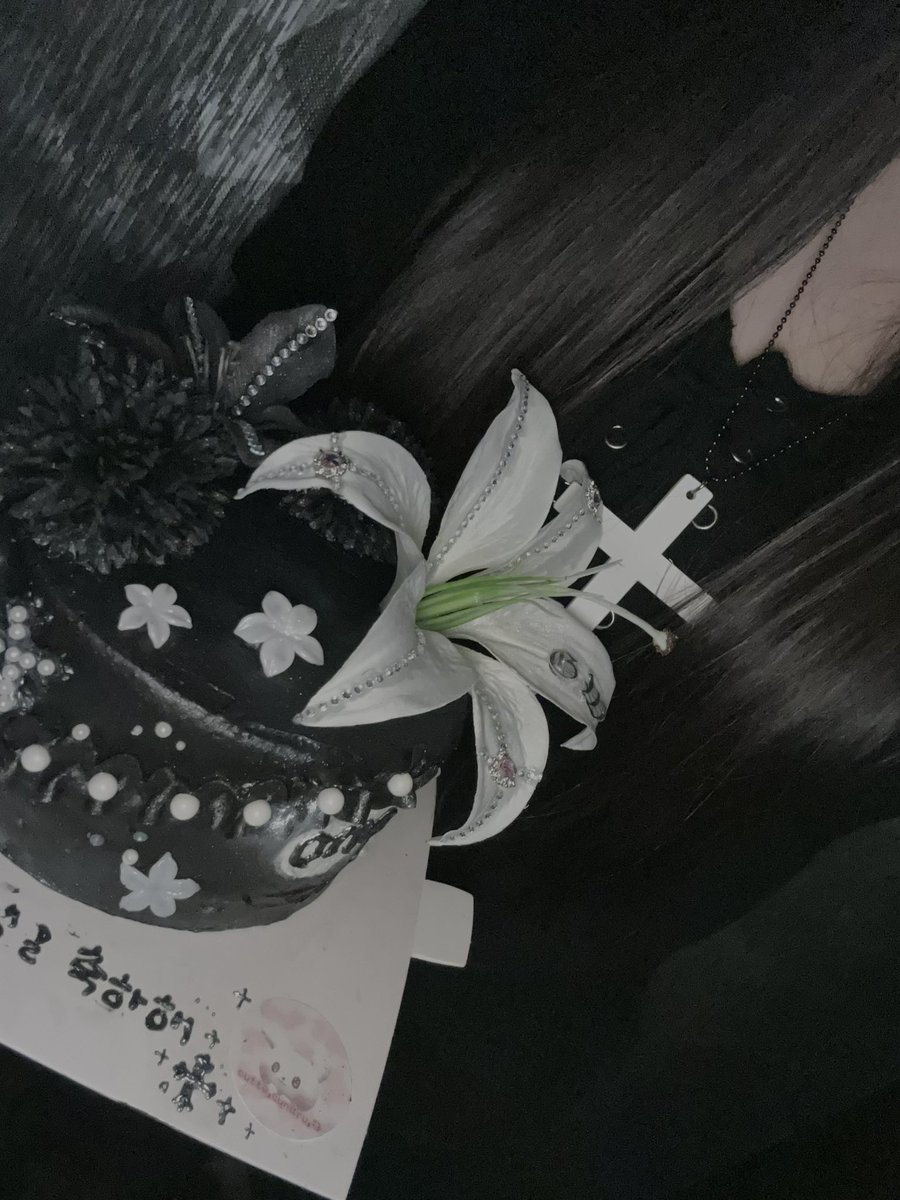 ╋━─ tweet media