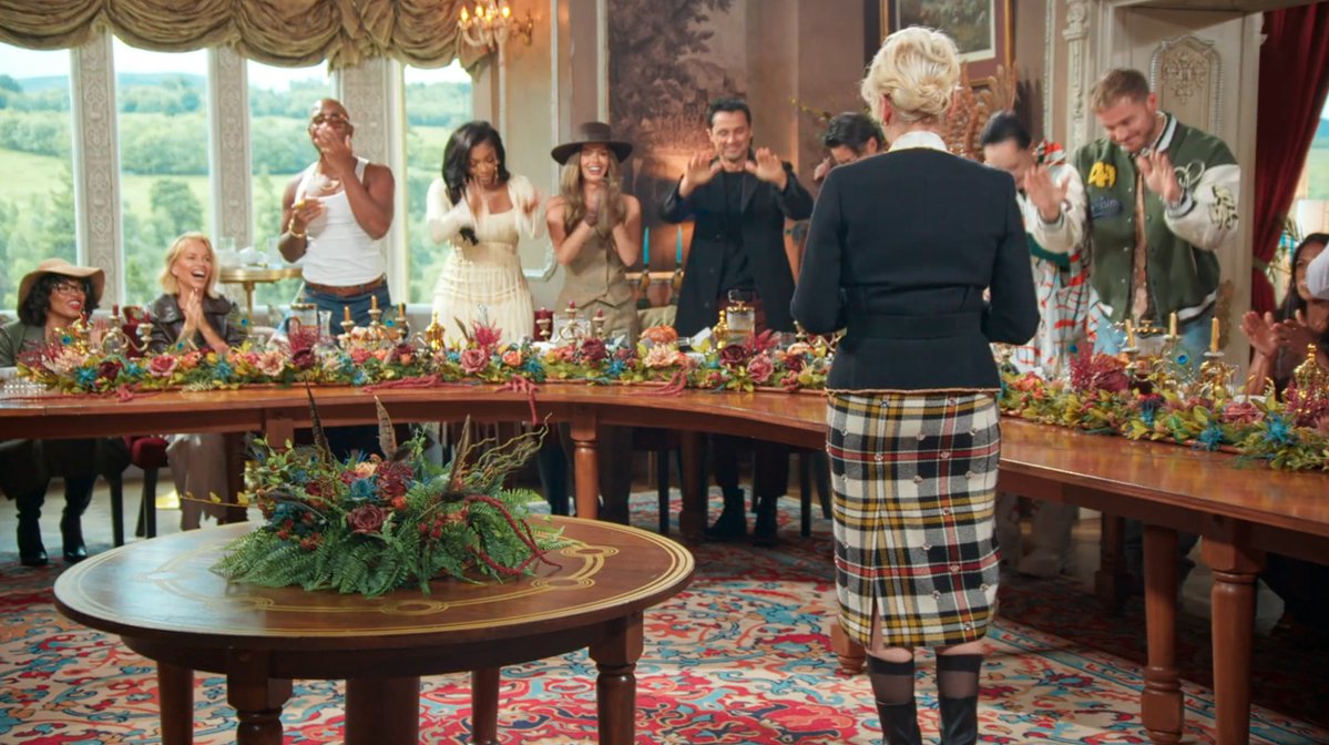 gibsonoma's tweet image. Dorinda crying as she gets a standing ovation for making it to the first breakfast is a 10/10 reality TV moment. Amazing on so many levels. #TheTraitorsUS