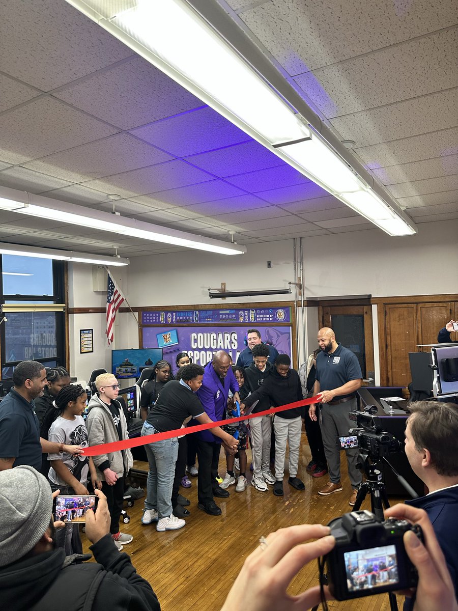 Big congrats to Cass Street middle school on the opening of their Esports Lab!

S/O to <a href="/spectrumind/">Spectrum Industries</a>, Milwaukee Recreation and many others who helped bring it to life!

Esports in MKE and WI, continue to be on the rise!