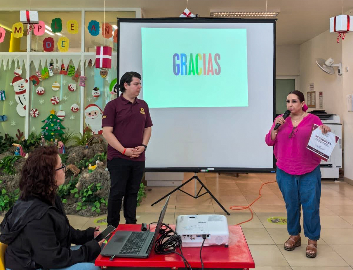 Issstecam's tweet image. El personal del CENDI ISSSTECAM inició labores con taller “Construyendo un ambiente laboral saludable. Una mirada colectiva y personal”, impartido por el Psic. Alfredo d’Argance Pérez, con el objetivo de fortalecer el bienestar y la convivencia en el entorno de trabajo.