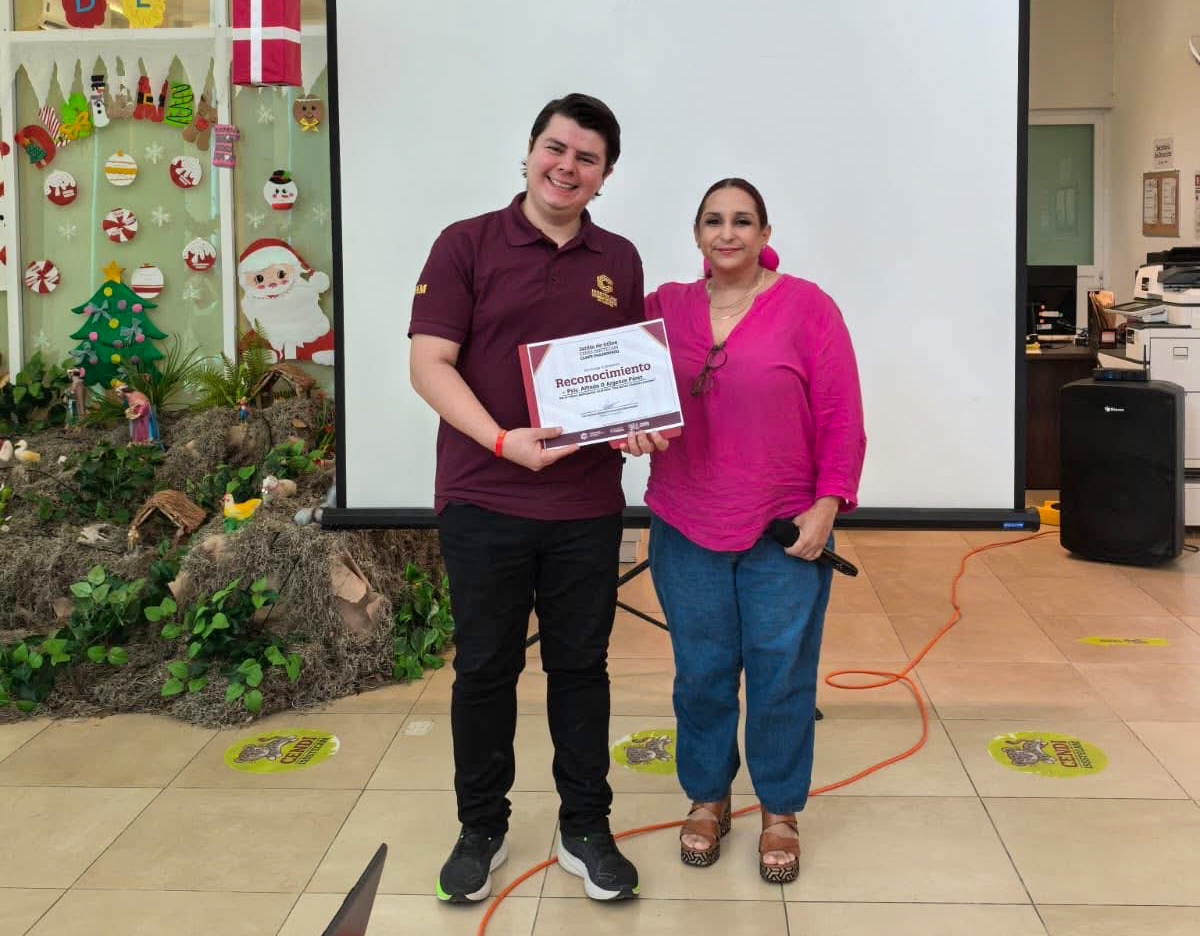 Issstecam's tweet image. El personal del CENDI ISSSTECAM inició labores con taller “Construyendo un ambiente laboral saludable. Una mirada colectiva y personal”, impartido por el Psic. Alfredo d’Argance Pérez, con el objetivo de fortalecer el bienestar y la convivencia en el entorno de trabajo.