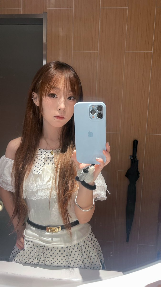 主播的脸刚出来就已经涉黄了吗？^-^#iiii