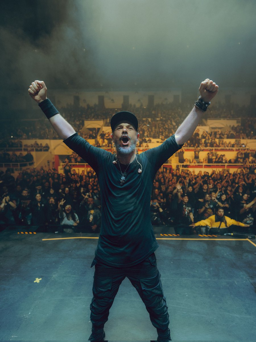 Epica's tweet image. It’s Isaac's birthday today 🥳

Show him some love on his special in the comments and bring that energy on the Arcane Dimensions tour! 🤘🏻👇🏻

📷 Jens De Vos