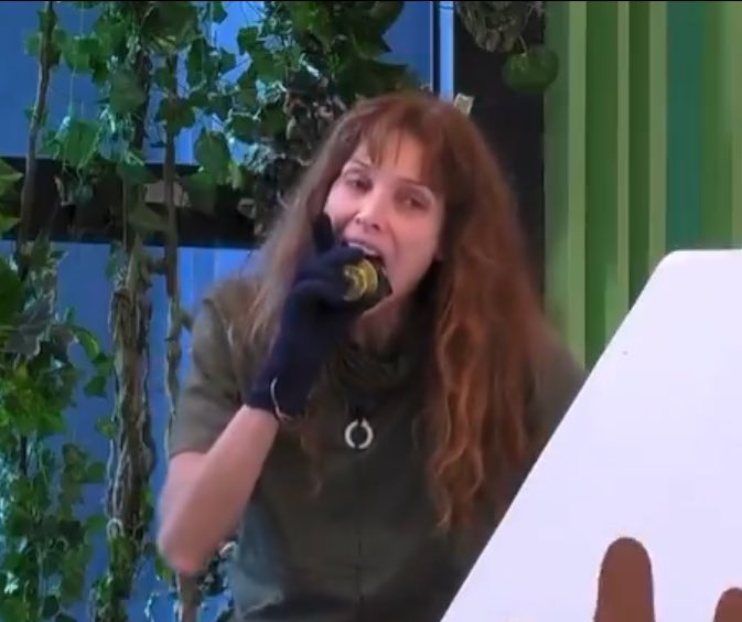 deikray's tweet image. -Estás?
+No
😂😂😂 #GHDuo9E