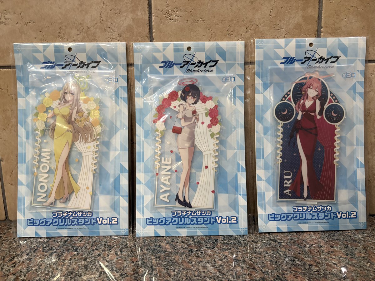 今日のプライズ。初音ミクだけアシスト。ウマ娘のフィギュアは単価1000