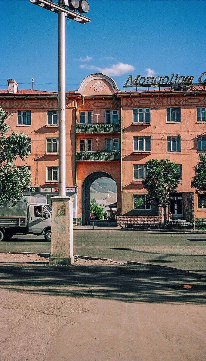 Шууд зайсан толгой харагддаг байж