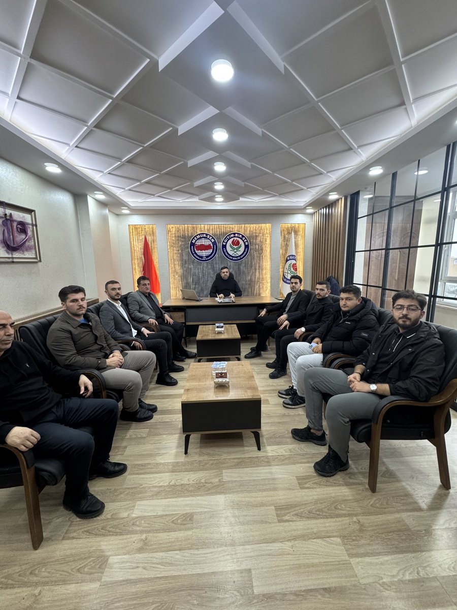 ÖNDER İl yönetimi ve Gençlik ekibimizle beraber Batman GSB İl Müdürü Mehmet Şafi ÖZPERK ve Batman Memur-Sen İl Başkanı Şehmuz ÖNLÜ’ye ziyaret gerçekleştirdik.

Nazik ilgileri için kendilerine teşekkür ederiz. #önder #öndergençlik <a href="/ondergenc72/">BATMAN GENÇ ÖNDER</a>