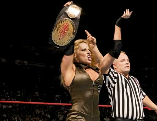 wrestle_hist's tweet photo. 1/9/2005
Trish Stratus defeated Lita to win back the WWE Women's Championship at New Year's Revolution from the Coliseo de Puerto Rico in San Juan, Puerto Rico.
#WWE #NewYearsRevolution #TrishStratus #Stratusfaction #Lita #WWEWomensChampionship https://t.co/4K9KtuSDDH