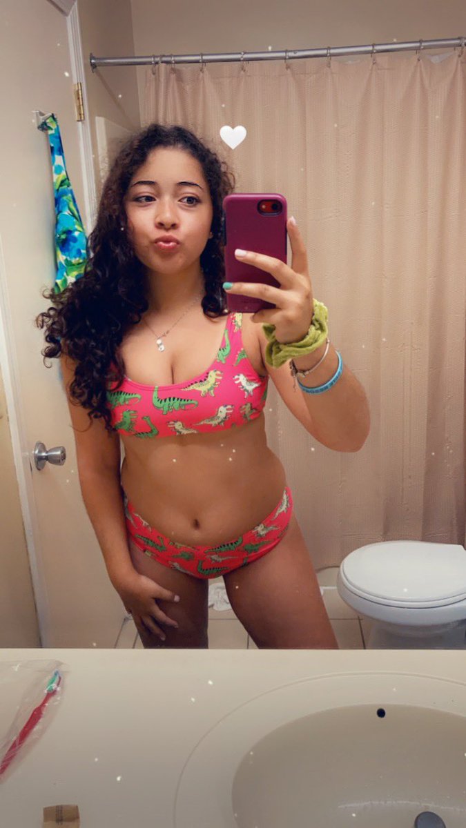 ashleybubbles50's tweet image. Dino Bikini for the Win 💕🦖