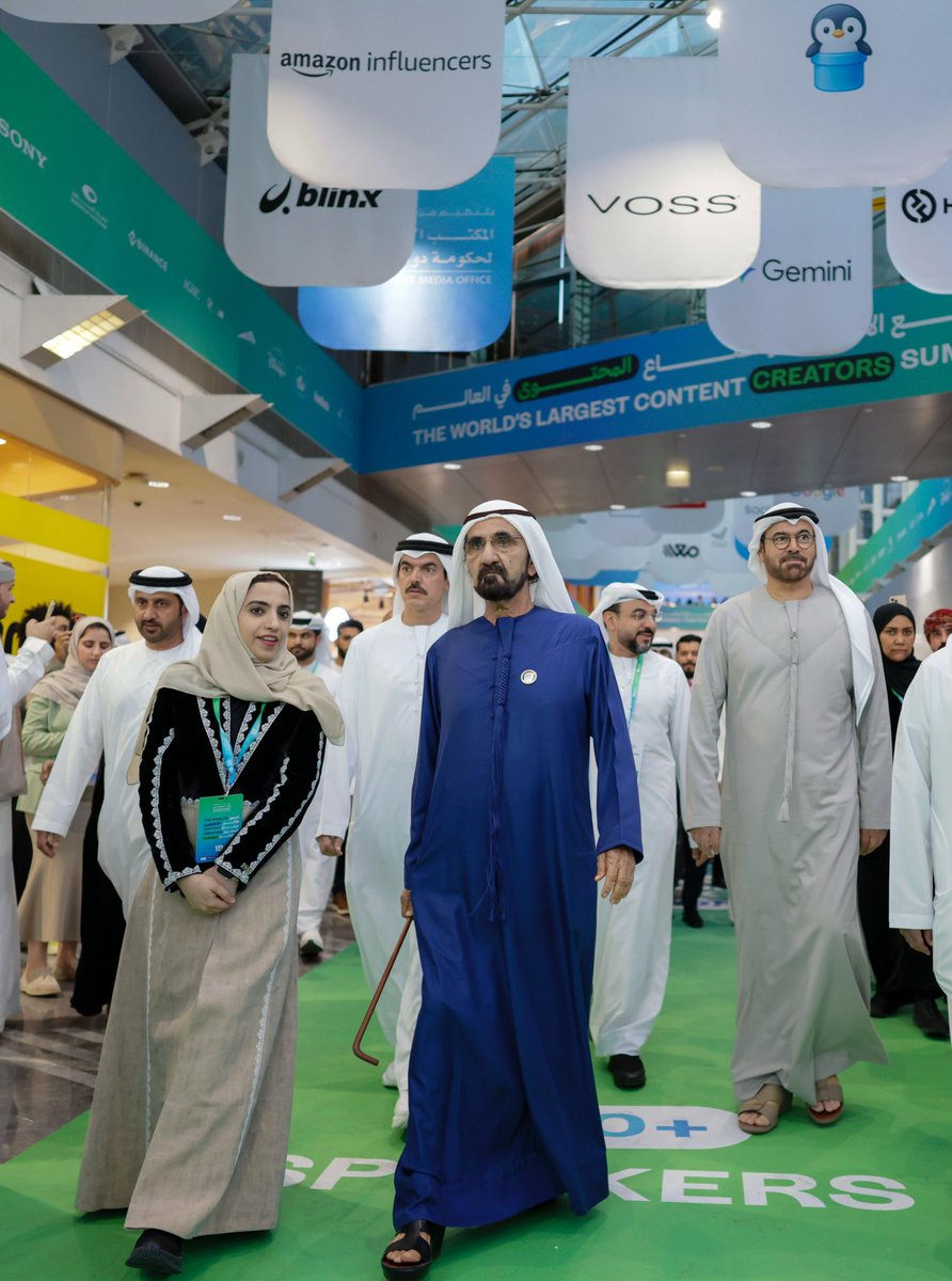 HHShkMohd's tweet image. شهدت اليوم جانباً من فعاليات قمة المليار متابع التي يشارك فيها 30 ألف صانع محتوى .. 

نرحب بهم في دولة الإمارات .. 
ونقول لهم .. صناعة المحتوى رسالة ومسؤولية  .. صناعة نحرك بها مجتمعاتنا نحو الأفضل .. ونلهم من خلالها الأجيال .. ونصنع بها فرص الاقتصاد .. ونغير من خلالها مستقبلنا…