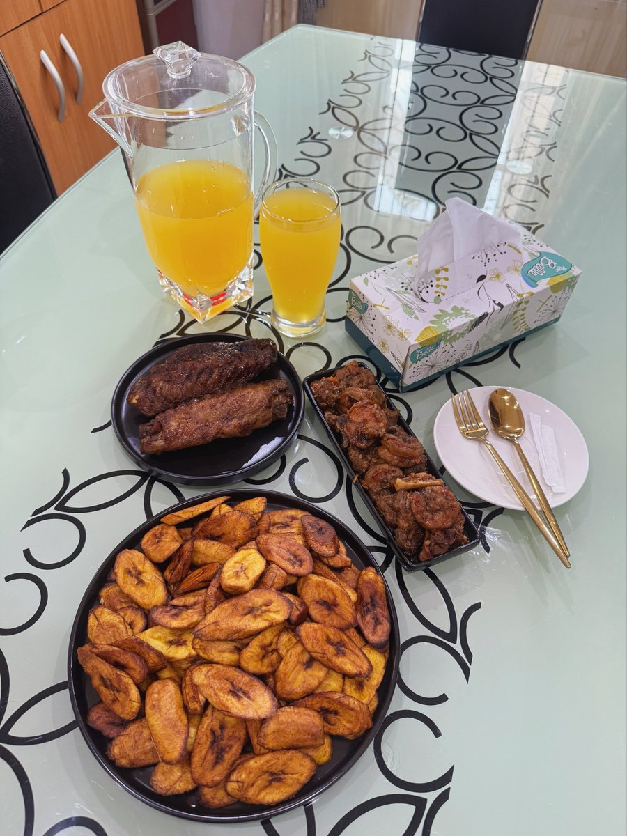 MrMekzy_'s tweet image. Something light for lunch. 🥰😍🙂‍↔️🍤🍖🍹