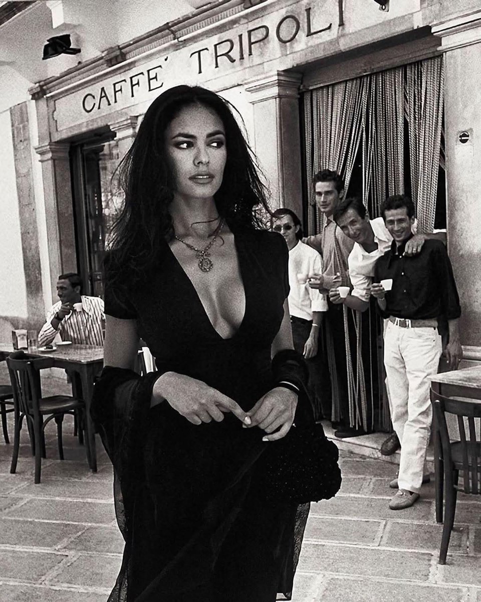 Maria Grazia Cucinotta photographed at Caffe Tripoli in Martina Franca, Apulia, Italy, 1996.

(📸- Ferdinando Scianna)