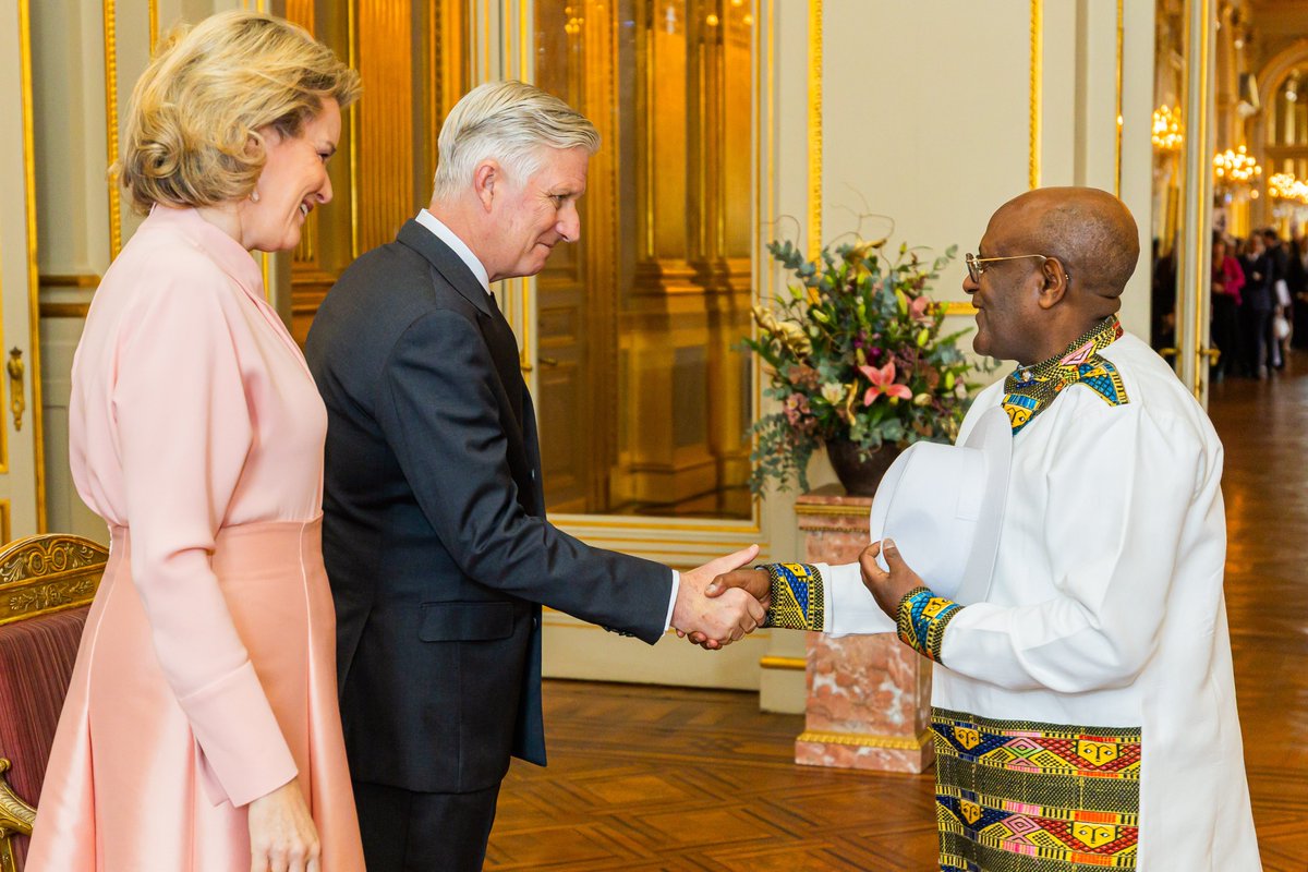 MonarchieBe's tweet image. La nouvelle année a été lancée au Palais royal ! 🎇
Le Roi et la Reine y ont reçu les chefs des missions diplomatiques accrédités en Belgique pour une réception. 🥂