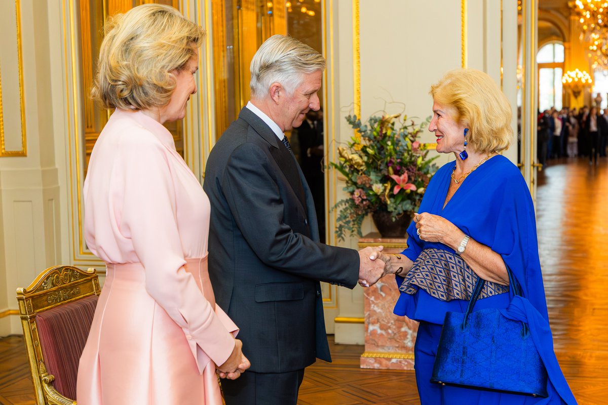 MonarchieBe's tweet image. La nouvelle année a été lancée au Palais royal ! 🎇
Le Roi et la Reine y ont reçu les chefs des missions diplomatiques accrédités en Belgique pour une réception. 🥂