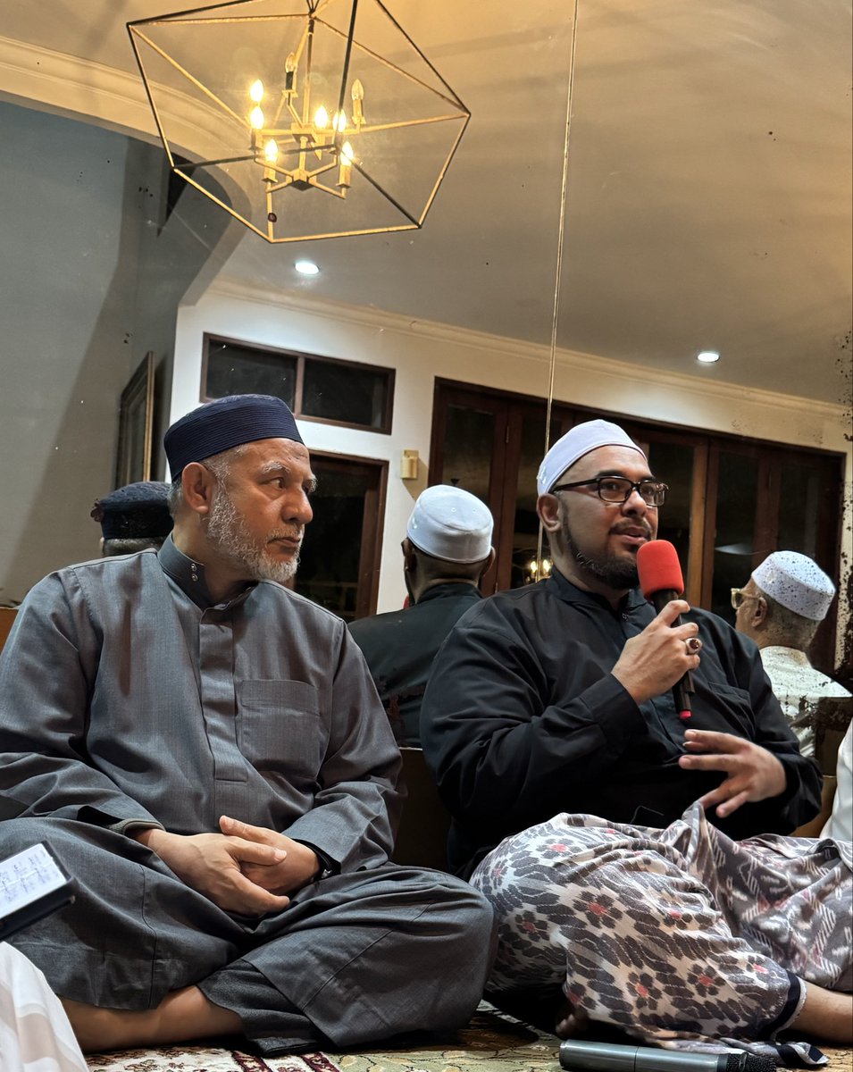 Setelah ibu gak ada… beliau lah yg membuat sy tegar. Semoga Allah memanjangkan usia <a href="/ustadhusain/">Ustad Husain Alattas</a> , memberikan kesehatan, kebahagiaan, perlindungan dan Rahmat-Nya