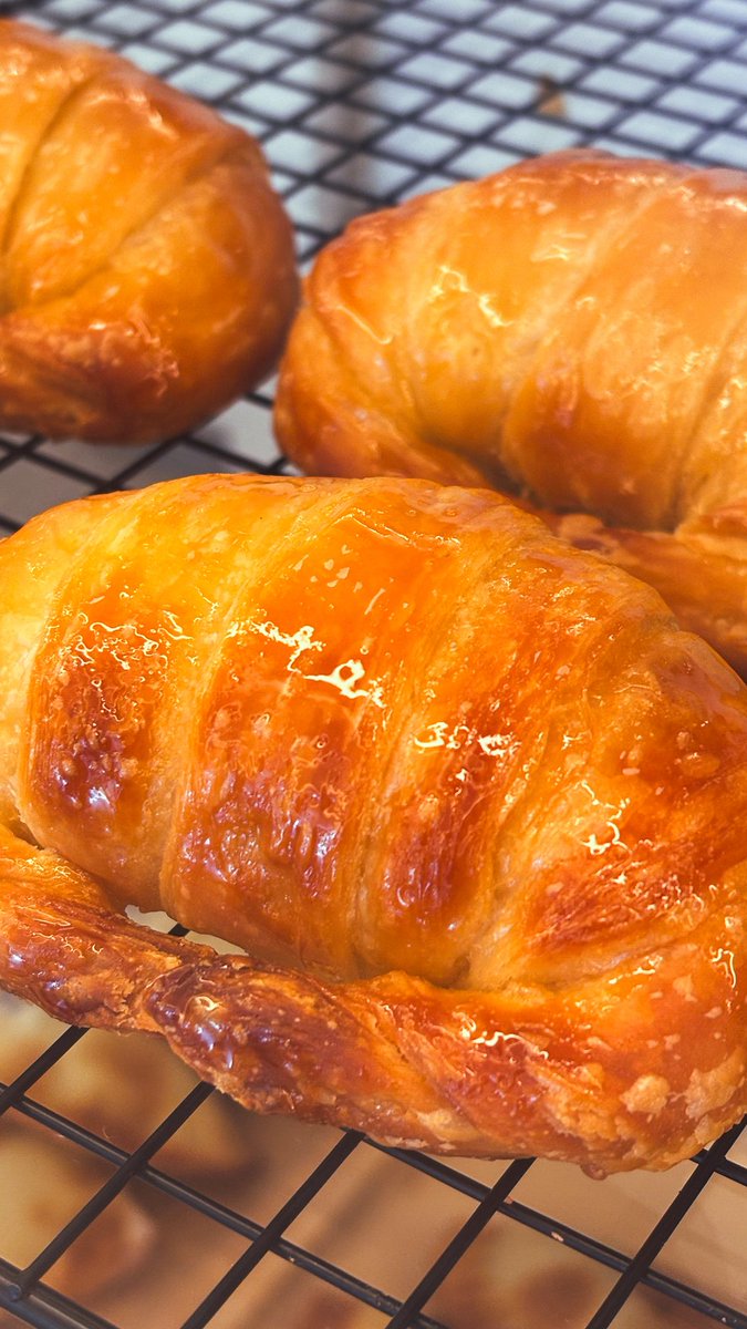 Si estás en #Floripa y sos de Argentina y querés comer las mejores #medialunas en BR, tenés que venir a #Quentitas! Y si no sos de Argentina, también! En IG @quentitas.floripa 😍💛