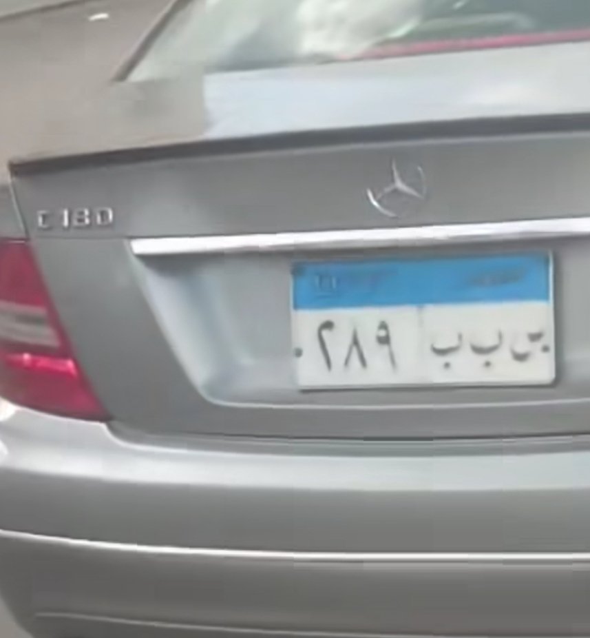Aueriga's tweet photo. الراجل بعد ما ضربها جري وركب العربية دي مرسيدس سي 180 بس مكانش هو اللي بيسوق
السواق غالبا واحد صاحبه/قريبه بس المهم انه كان بيدافع عنه يعني

ودي صورة السواق https://t.co/jSvbOSUxgX
