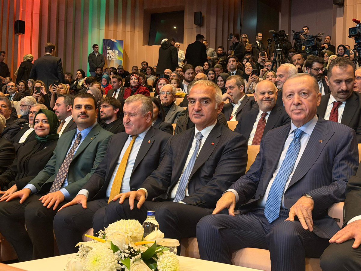 Sn. Cumhurbaşkanımız <a href="/RTErdogan/">Recep Tayyip Erdoğan</a>’ın teşrifleriyle düzenlenen Necip Fazıl Ödülleri Töreni’ne katıldık.

Bilginin, kültürün ve sanatın yüceltildiği toplumlar ayakta kalır. Emek ve değer üreten insanlarımızı desteklemek birinci vazifelerimiz arasındadır.

Bu bilinçle, ödüle lâyık