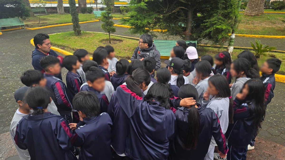 En el marco del convenio FIGEMPA - Geoparque Volcán Tungurahua, se realizó una visita en Salasaka, en la Unidad Educativa Fray Bartolomé de las Casas, acompañados por un grupo de estudiantes de la Figempa.