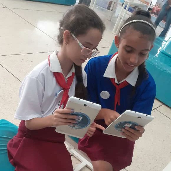 La igualdad en el acceso a las TIC comienza con oportunidades para todas las niñas.

"En #JovenClub creemos en un mundo digital donde las niñas son protagonistas."  

#EducaciónTecnológica