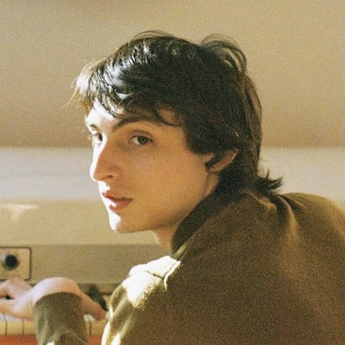 evrmiss's tweet image. begin again – mini au mileven 

onde ellie e mike encontram o conforto de um recomeço numa quarta-feira qualquer