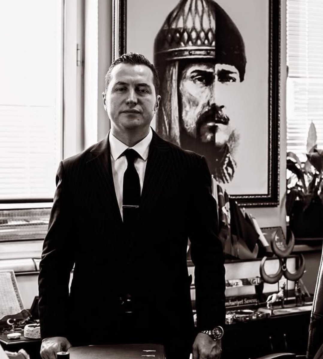 Yenidoğan çetesini çökerten Savcı Yavuz Engin, makam odasından bir fotoğraf paylaştı;