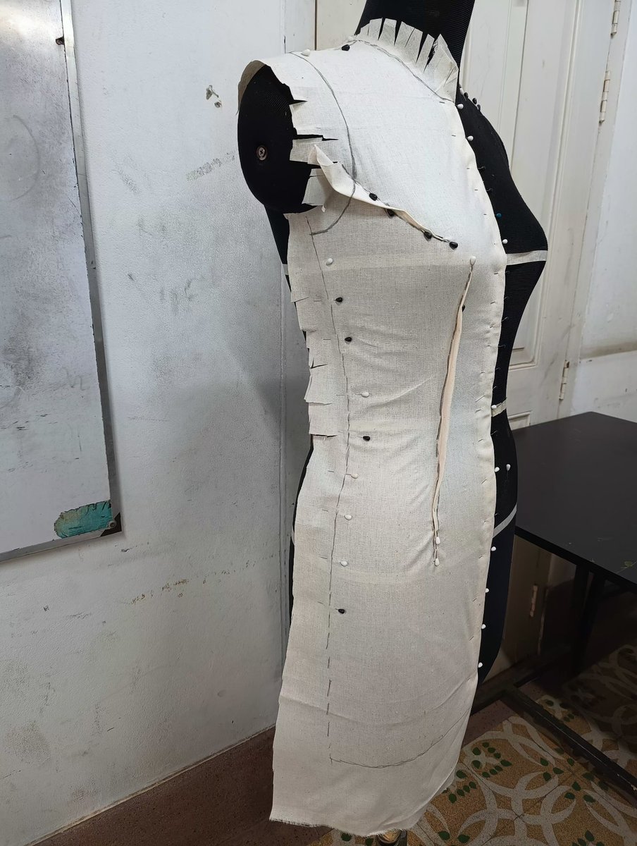 ArishaOishy's tweet photo. #draping #DRAPLINE #Pattern #patterndesign #FashionGoals #fashionstyle #FashionDeals #designer #designtutorials #bodysuits #dressup #clothes #fabric #front #back #DIY #art #artwork #artist #draw #drawing #Creators #basicfit #Creative #work #basic #pinupart #ONEPIECE #Tuesday https://t.co/L4KdCTr94O