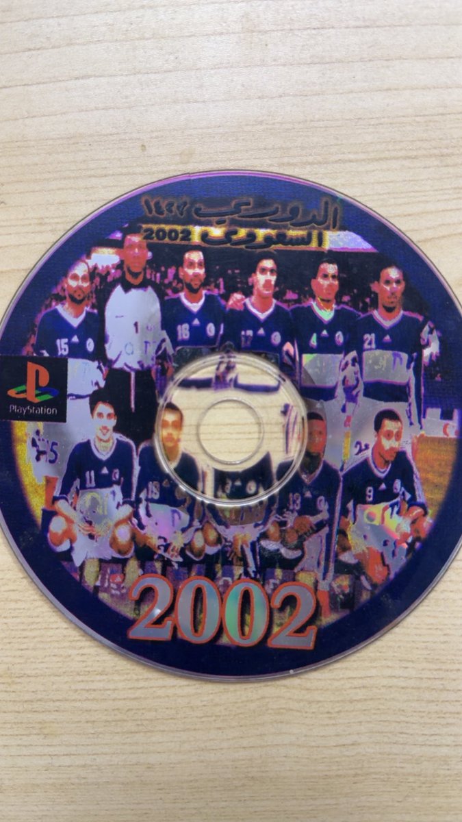f_416f's tweet photo. قاعد احذف الأغراض القديمه وحصلت شريط الكورة حق سوني 1 يقدمي اهم شي غلاف الهلال 😂💙 https://t.co/mqkWjKkyUz