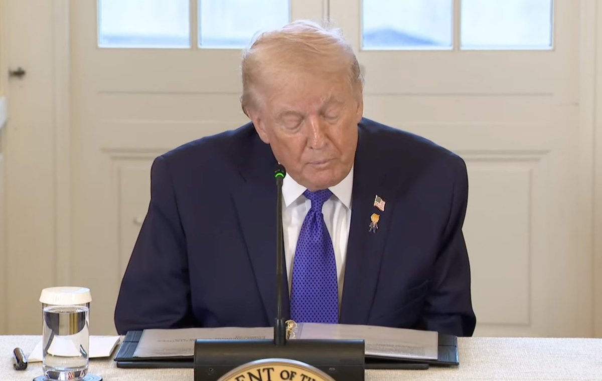 OrlvndoA's tweet photo. #AHORA | Trump le dice a los petroleros más poderosos del mundo:

"Ustedes van a generar gran riqueza para los venezolanos, para los estadounidenses". https://t.co/9WzoVdbdny