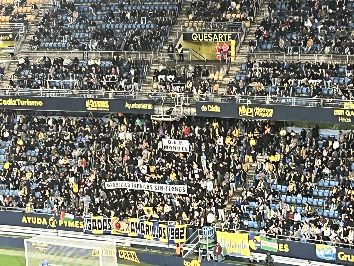 Habla la grada. Habla Brigadas.
Dignidad para las personas sin hogar.
Descansa en paz, Manuel, vecino 💛💙