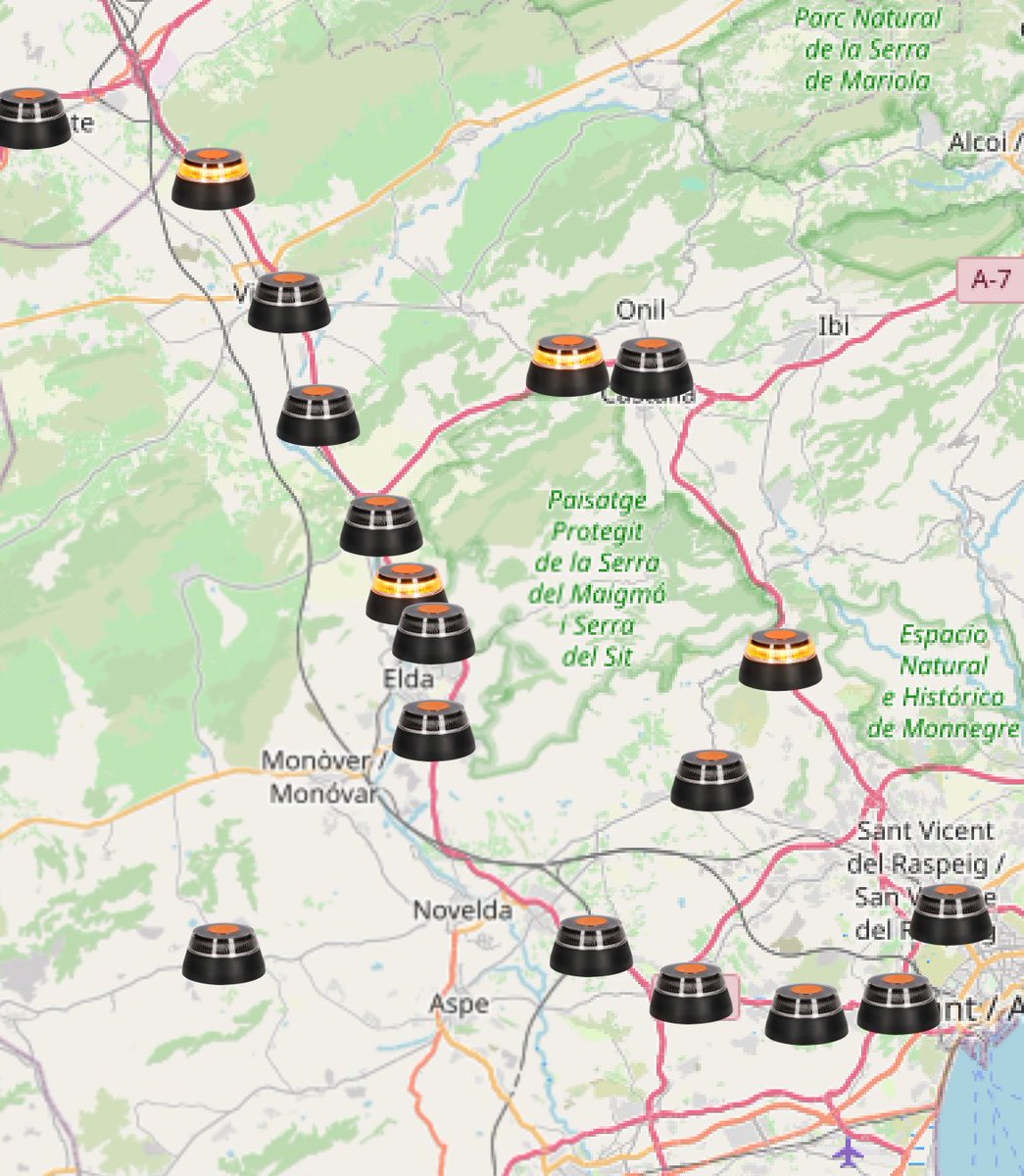 MurciaConLimon's tweet image. ¿Lo veis verdad? Alguien ha ido de Albacete a Alicante encendiendo y apagando la baliza v16. Esta tarde he venido de Madrid a Murcia y al menos ha pitado Waze 10 veces que había coches en el arcén, y ni un coche, 0. 

Es un peligro total, todo el tiempo frenando con precaución…