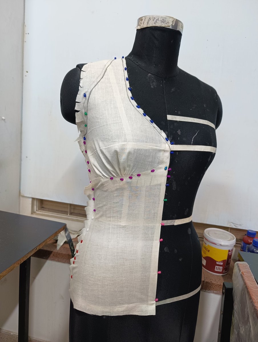 ArishaOishy's tweet photo. #draping #DRAPLINE #Pattern #patterndesign #FashionGoals #fashionstyle #FashionDeals #designer #designtutorials #bodysuits #dressup #clothes #fabric #front #back #DIY #art #artwork #artist #draw #drawing #Creators #basicfit #Creative #work #basic #pinupart #Tuesday #tops https://t.co/X7CN0SUUs1