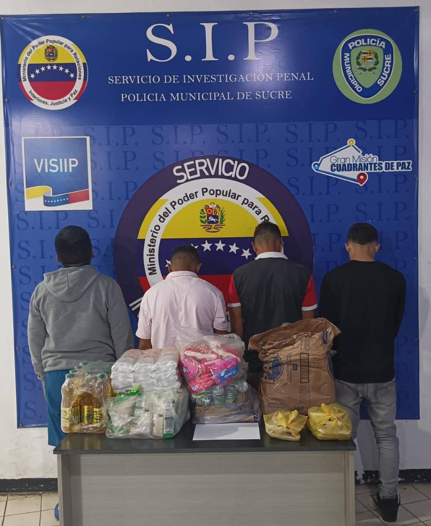 PolisucreOficia's tweet photo. #9Enero2026 En cumplimiento de nuestro deber de servir y proteger a la ciudadanía y en resguardo de la paz y la tranquilidad, nuestro personal policial ha realizado una serie de procedimientos enérgicos contra el sobreprecio de productos. https://t.co/Z6rQqcPD8f