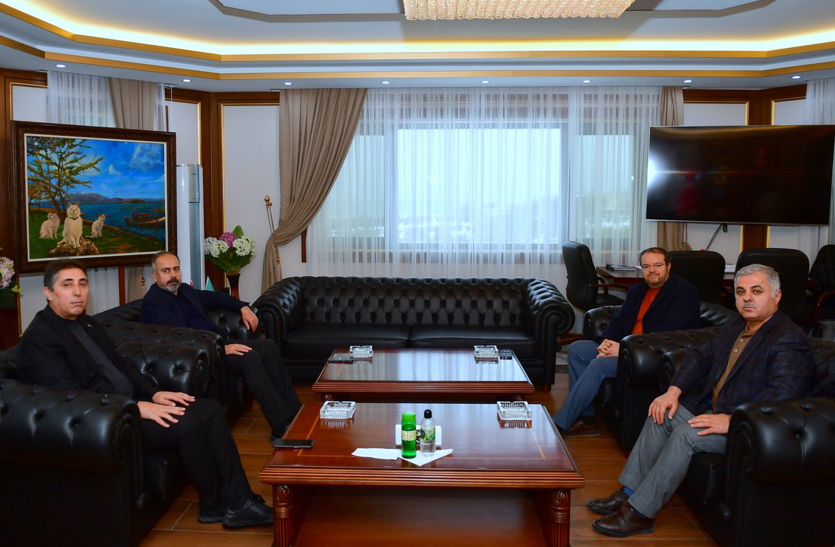 Memur-Sen Van İl Başkanı Mehmet Ali Uca, Sağlık-Sen İl Başkanı Hikmet Bilgin ve Toç-Bir-Sen İl Başkanı Ali Uçar, Üniversitemiz Rektörü Prof. Dr. Hamdullah Şevli’yi makamında ziyaret etti.

#VanYüzüncüYılÜniversitesi #VanYYÜ