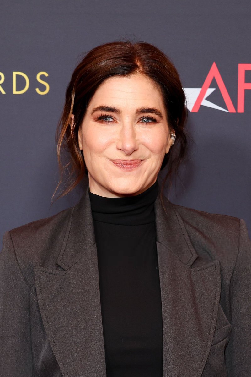 whoever decided to give her this eye look thank you i’m incredibly Unwell