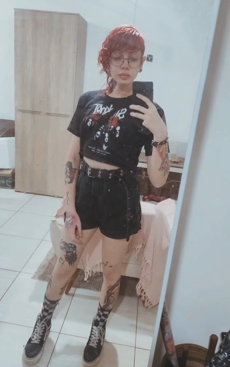 carmilla_666_'s tweet photo. Alguem ai que ainda N assinou meu privacy ? https://t.co/vqXjST3sFe