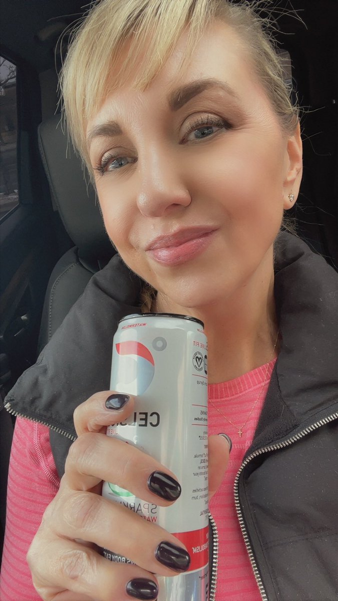 LarBar 💋 tweet media