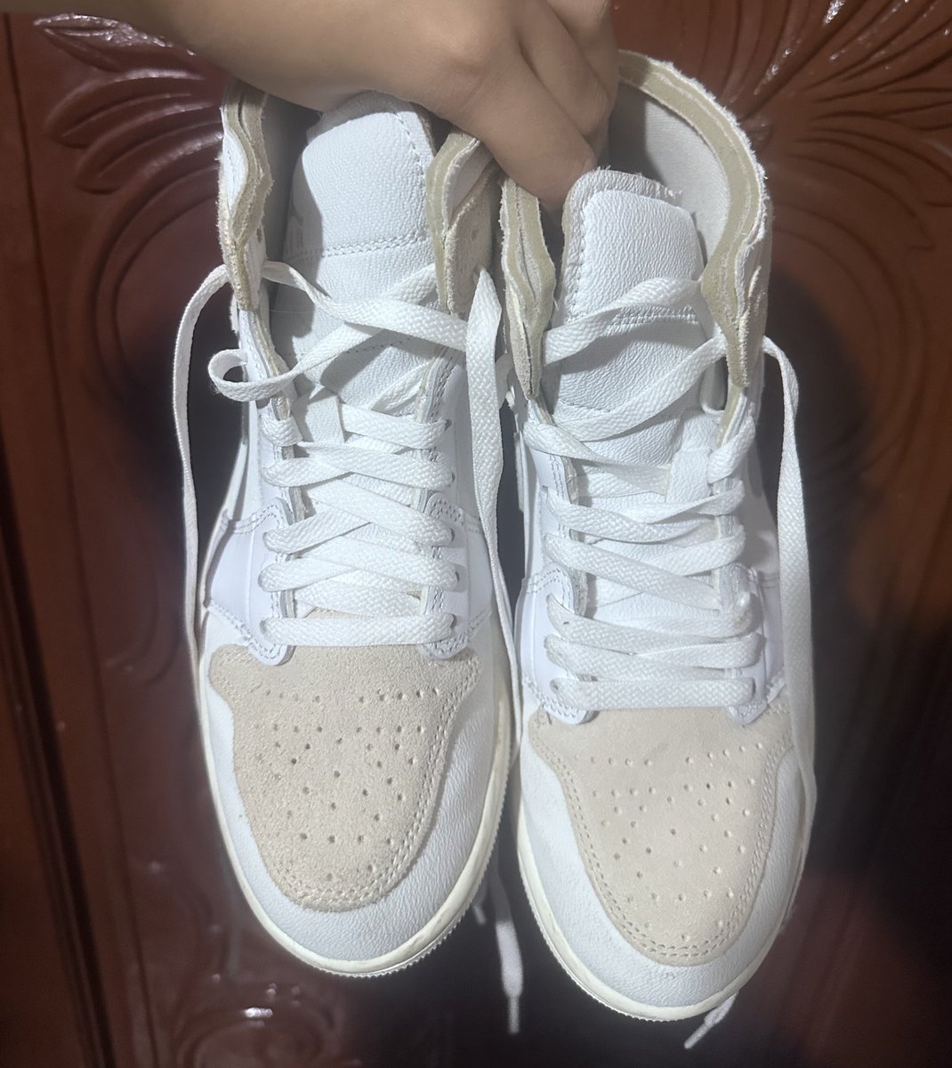 wts lfb ph

nike air jordan 1 mid se craft sneakers 
— Used only a few times
— Authentic, from Jordan Manila
— with Box
— Size US 8 (26cm)

MOP: COD via LBC, Gcash
MOD: J&amp;T, LBC
Can do Meetup

Selling for Php 3,000 (bought for 8k dati)

t. white beige khaki orewood brown shoes