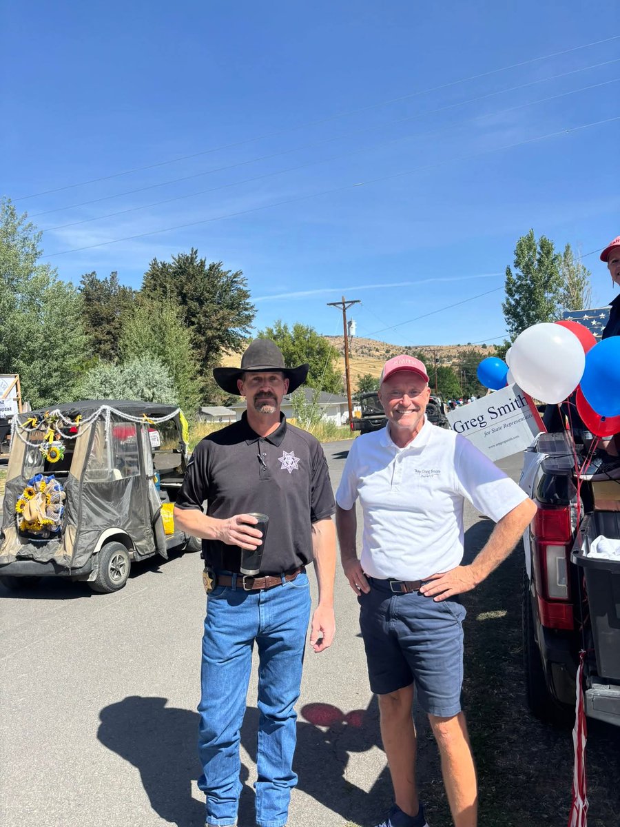 RepGregSmith's tweet image. On National Law Enforcement Appreciation Day, we recognize and thank the men and women in law enforcement who show up every day to protect our families and communities. Oregon is safer because of your service. #gregsmith #Police #Thankful