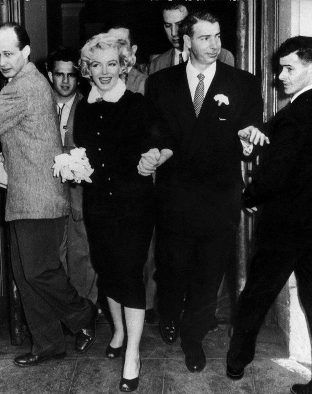 URDailyHistory's tweet photo. 14 Jan 1954: New York #Yankees outfielder Joe #DiMaggio marries #actress Marilyn Monroe in San Francisco City Hall. #Monroe filed for #divorce in October of same year. #History #OTD #NewYorkYankees #MLB #baseball #ad https://t.co/tjX8nXqIid https://t.co/nnJZ5qIQRZ