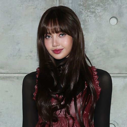 WORLDMUSICAWARD's tweet image. #LISA looks so gorgeous and classy at the Louis Vuitton and W Magazine Intimate Awards Season Dinner!👏💃🏻✨💫🌟🌟🇼📰🏆🥂🍾🔥 👑🖤

#LISAxLouisVuitton
@wearelloud 
@wmag  
@BLACKPINK